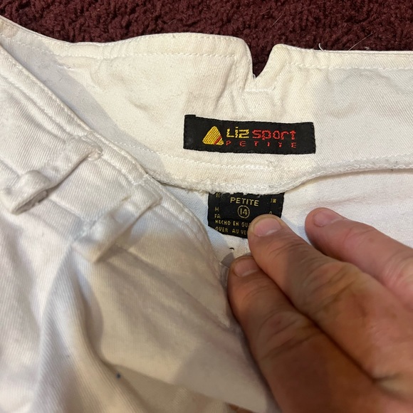 Womens white pleated shorts with one pocket on back that buttons up ! - Picture 2 of 3